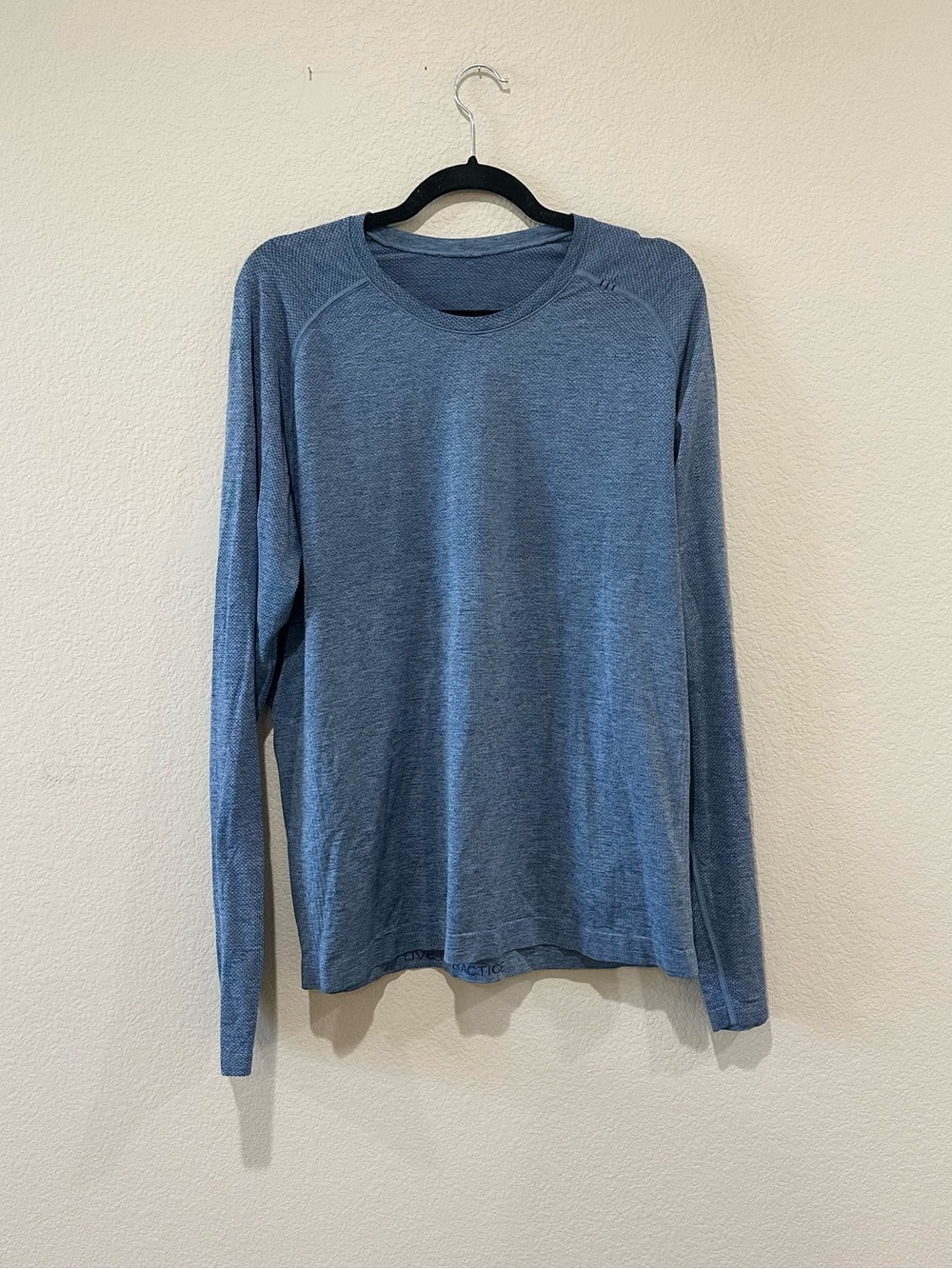 Lululemon metal vent tech long sleeve- men’s L